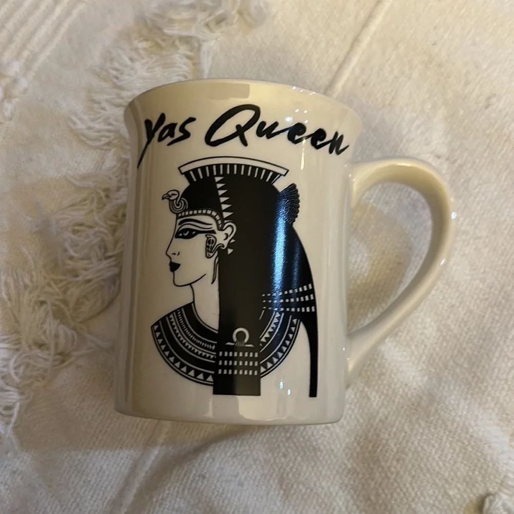 White & Black ‘Yas’ Queen Cleopatra Mug